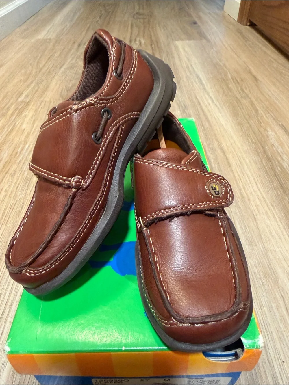 Boys Genuine Leather School Shoes Size 10 Toddler US (EU 27) New in Box Brown